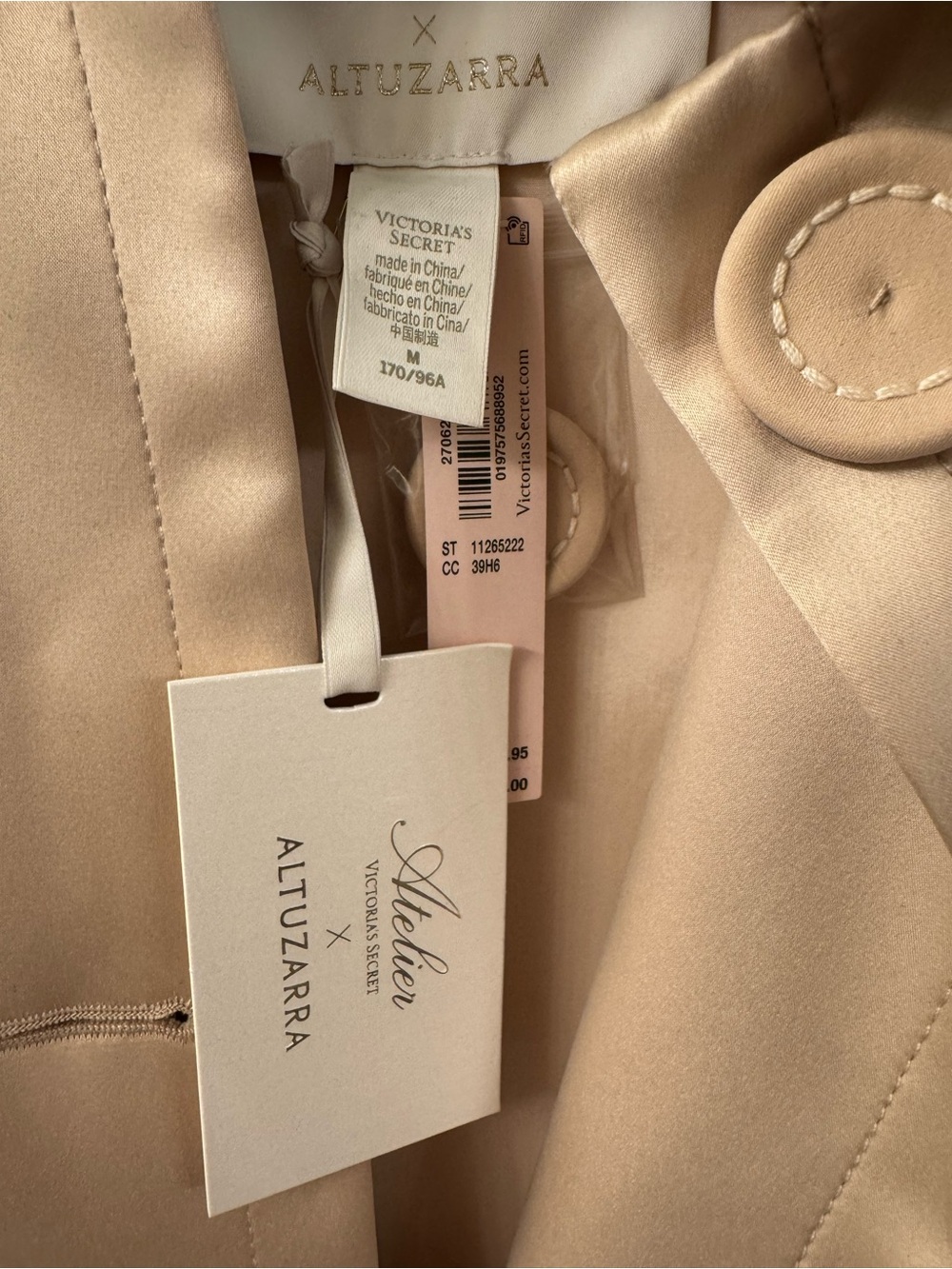 Victoria's Secret, Atelier collection, Blush Cream Trench Coat with Belt. - Picture 3 of 10